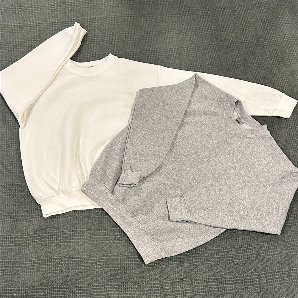 Gildan Kids Sweatshirts in Cream and Gray